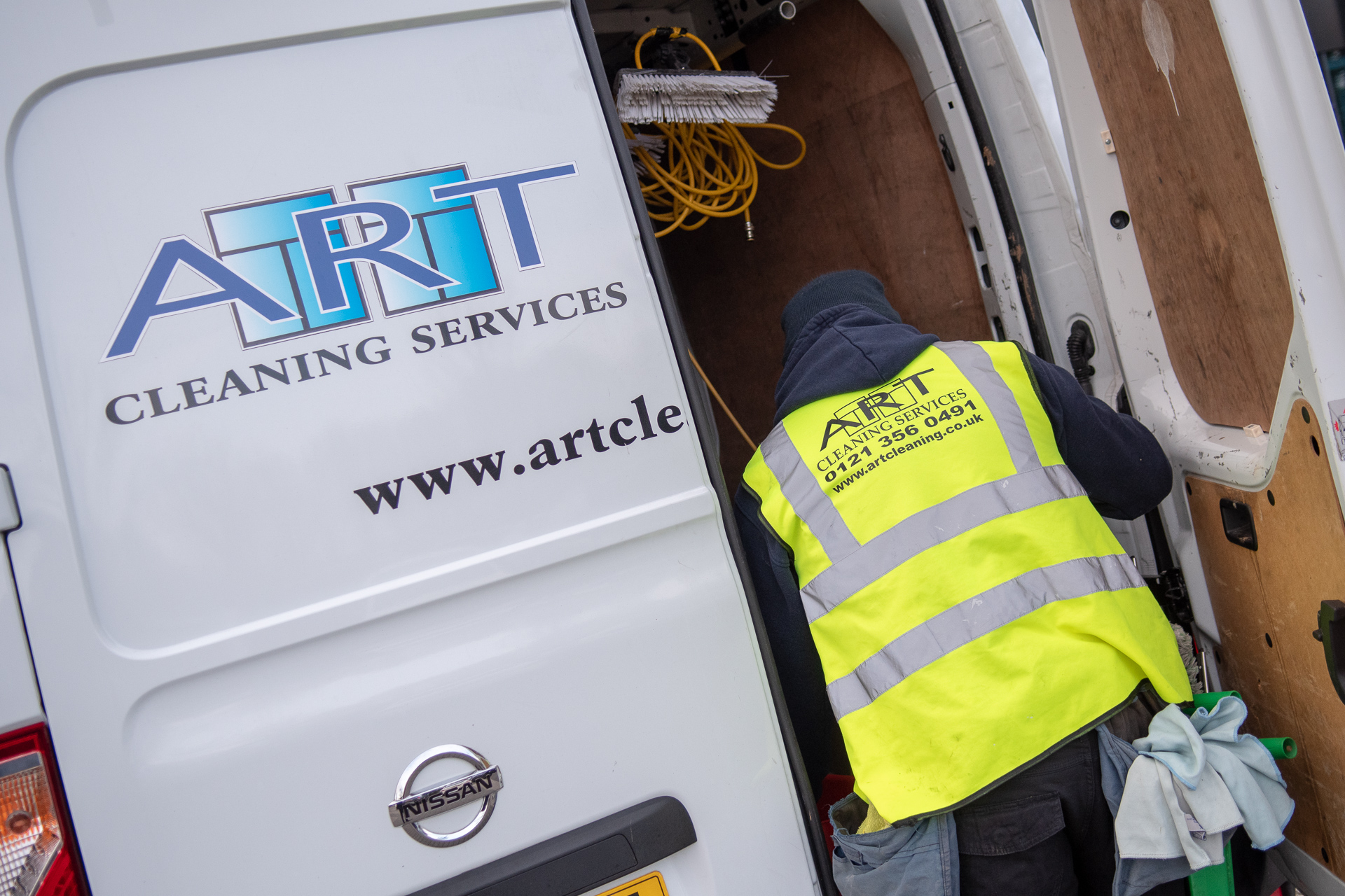 our window cleaning company in Birmingham offers free quotes